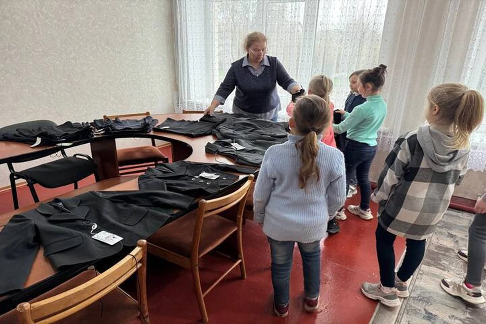 Школьная форма из Петербурга поступила в сельскую школу Тарасовки. Фото: администрация Скадовского округа