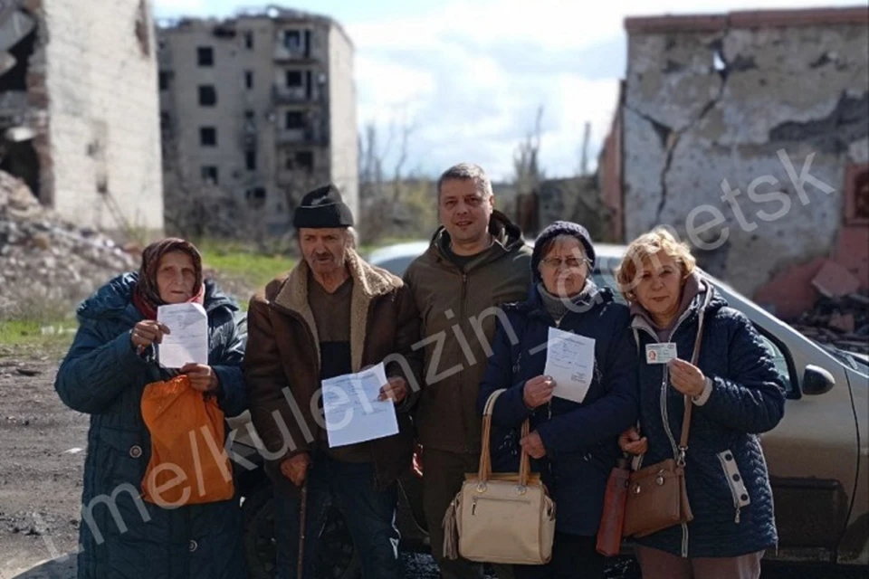 В ДНР продолжают оказывать помощь жителям освобожденной Красногоровки. Фото: ТГ/Кулемзин