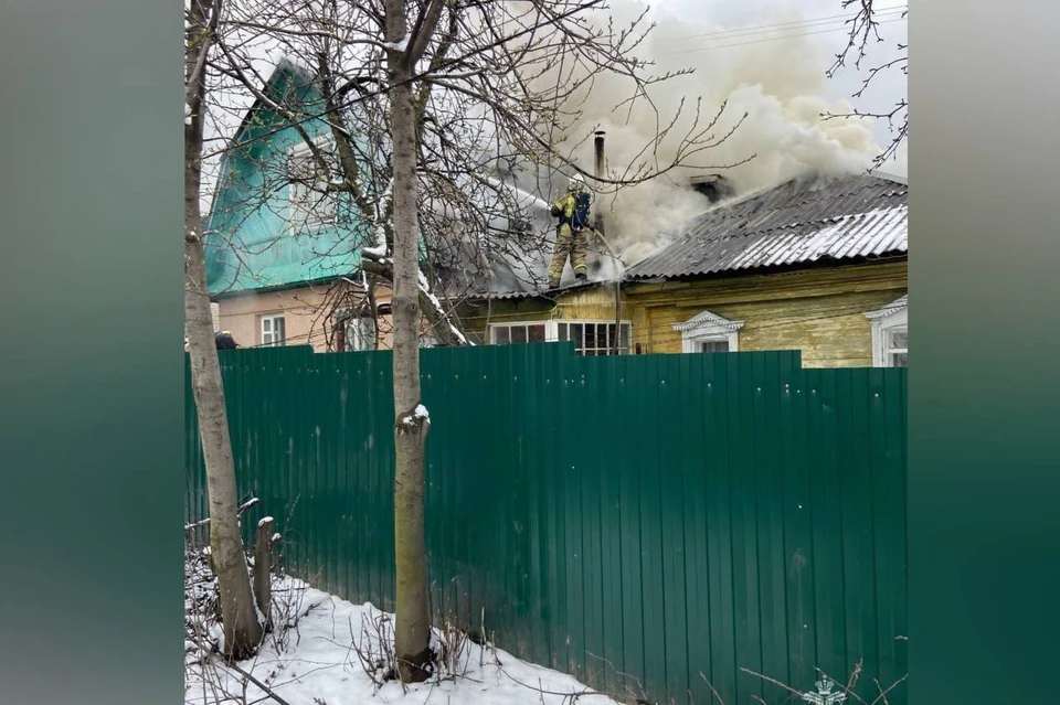 Пожар произошел в жилом доме на улице Мантуровская