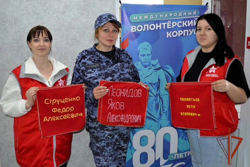 Сотрудники Управления Росгвардии запечатлели 32 фамилии фронтовиков. Фото: Управление Росгвардии по Алтайскому краю