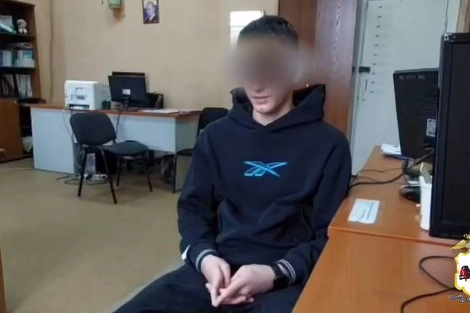 Молодой человек во время допроса признался, что испугался, поэтому сбежал.