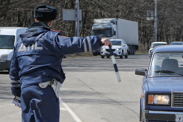 «Золотой гаишник» с 16 квартирами погорел из-за чужой жены: как рядовой инспектор ДПС в Москве смог «заработать» 180 млн рублей