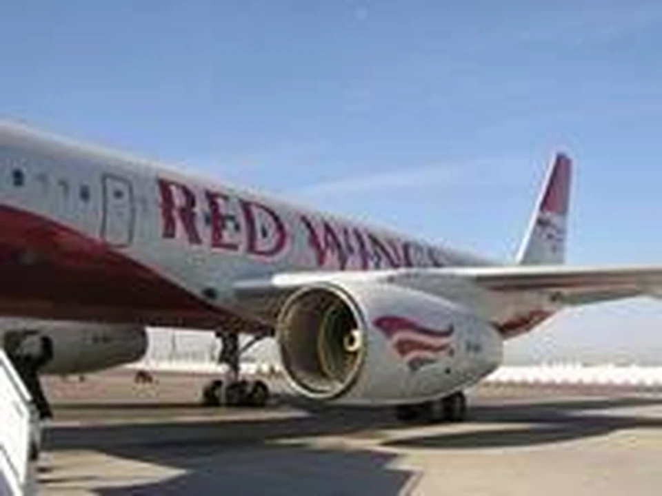 Ред вингс чартерные рейсы. Ту-204 Red Wings. Ту 204 ред Вингс в Уфе. Ту 214 ред Вингс. Лебедев ред Вингс.