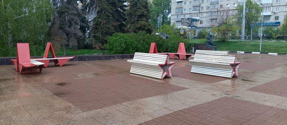 В аллее Пионеров и у Обелиска специалисты установили скамейки и лавочки. ФОТО: Центр по благоустройству и озеленению Ульяновска