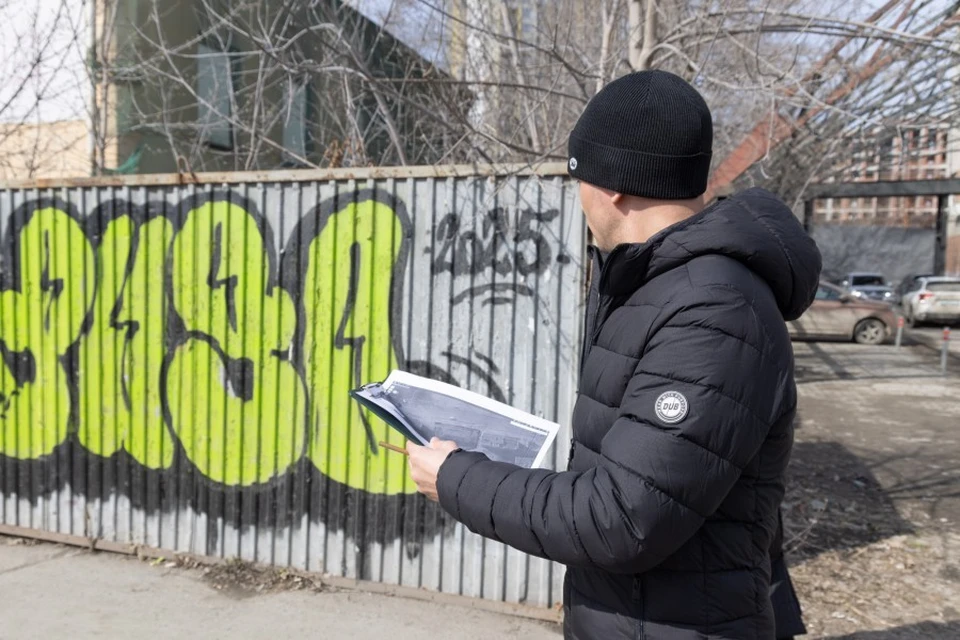 Инспекторы контролируют, как собственники зданий устраняют нарушения. Фото: Екатеринбург.рф