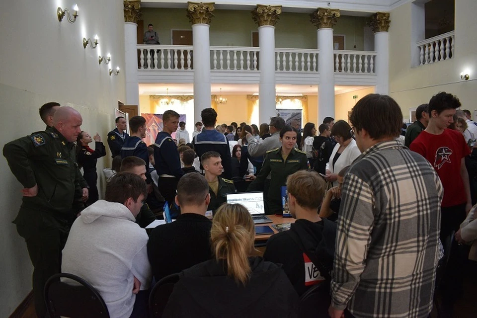 Встреча проходила в ДК "Химволокно"