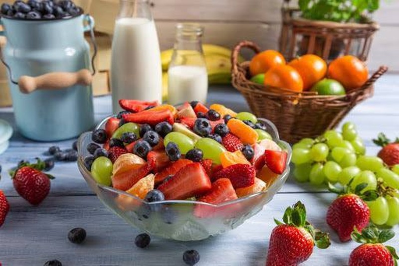 Избыток сладкого, переработанных продуктов, трансжиров вызывает воспаление стенок кишечника. Фото:соцсети