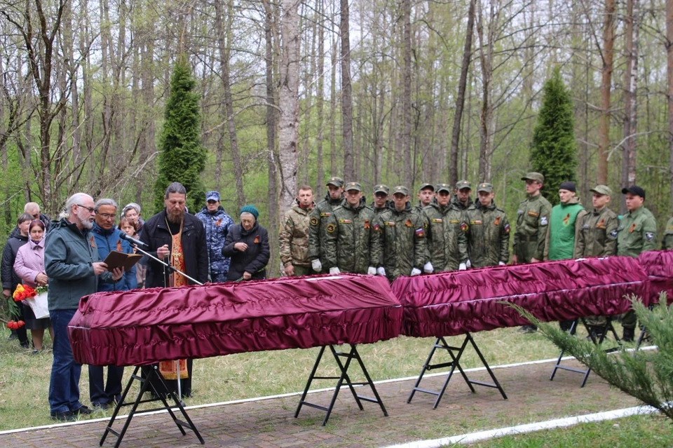 В Калужской области захоронили останки солдат погибших во время Великой Отечественной войны.
