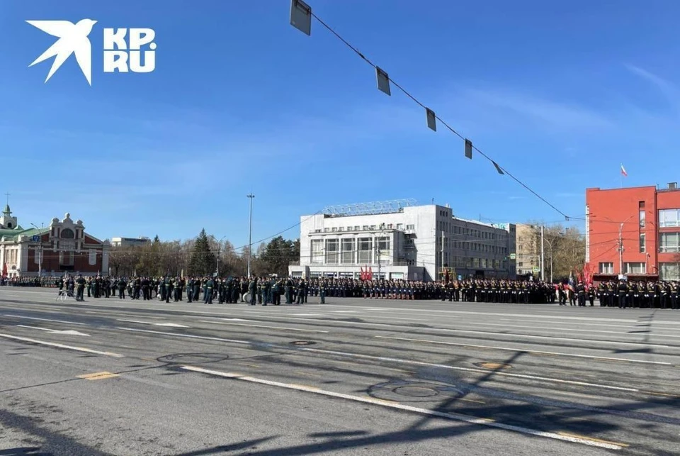 На Красном проспекте и прилегающих улицах появились мобильные заборы, люки — заварили