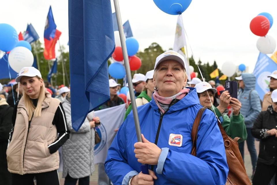 Челябинцы собрались в парке, несмотря на пасмурную и не слишком теплую погоду