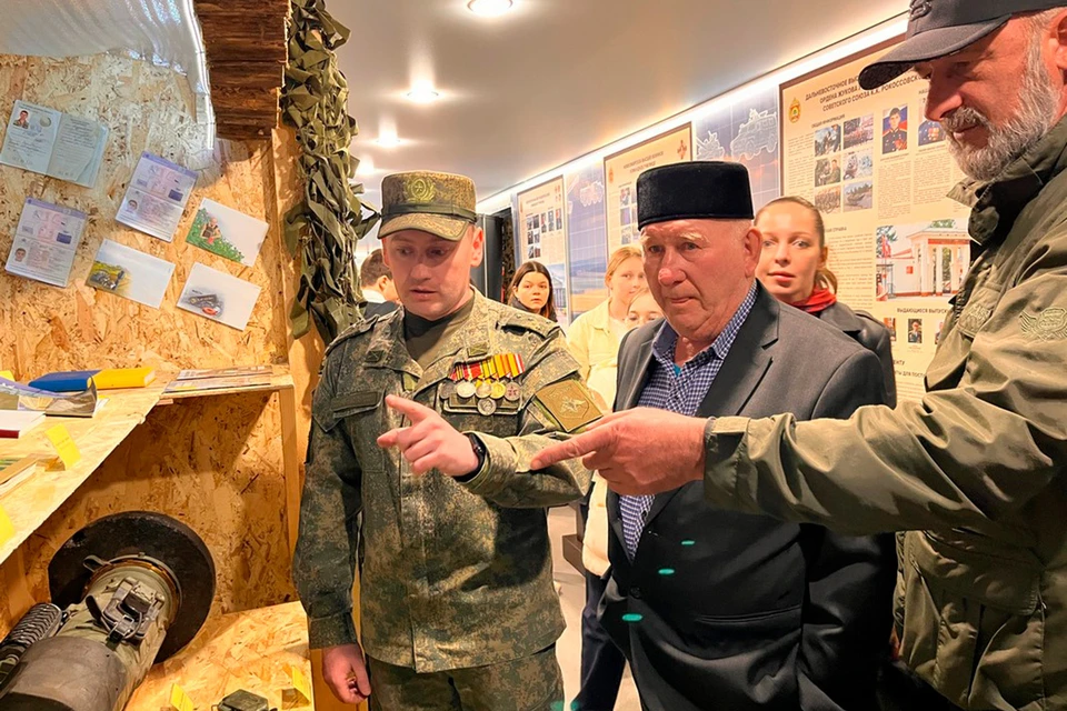 Трофейную бронетехнику НАТО показали в Гудермесе