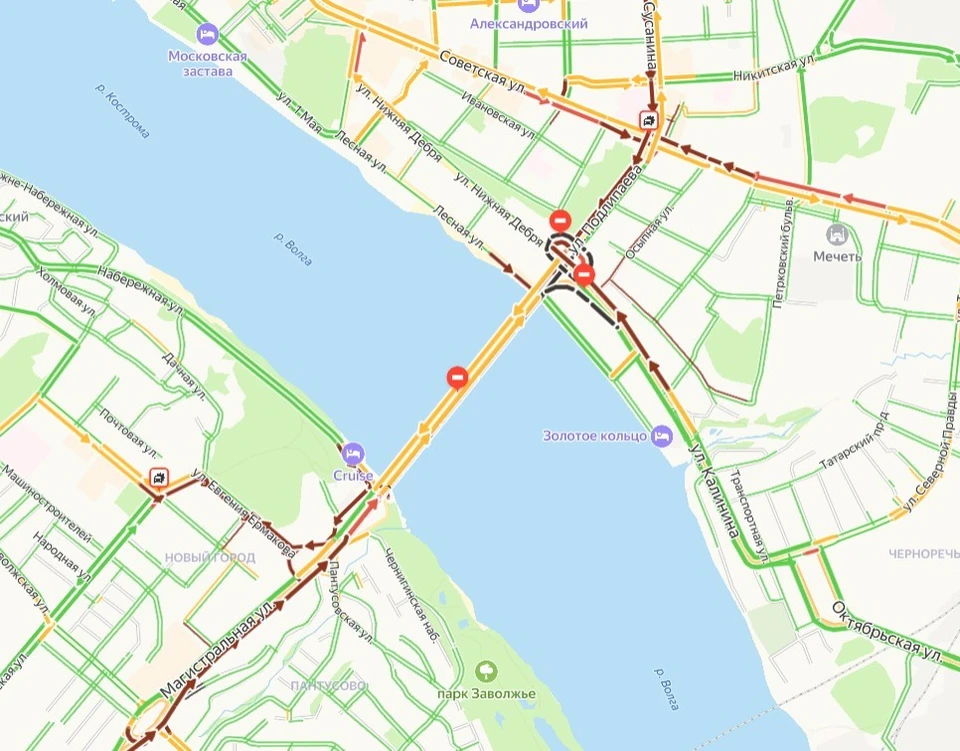 В Костроме на подъезде к мосту образовались большие автомобильные пробки