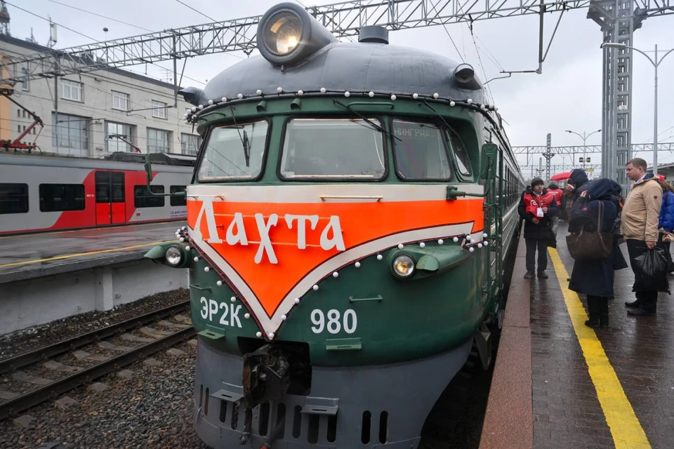 Запуск «Ласточки Победы» приурочен к важной дате. Фото: Комитет по транспорту Петербурга.