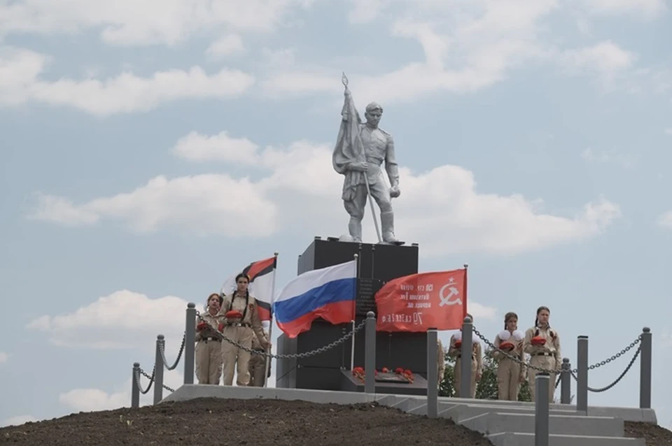 В ДНР отреставрировали памятник «Братская могила советских воинов 1665». Фото: Минобороны России