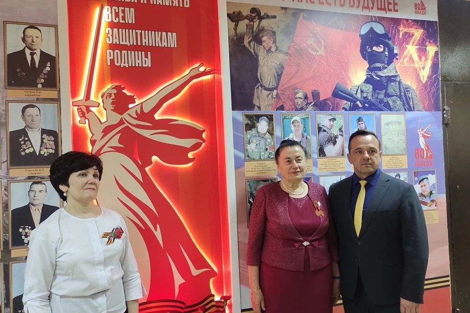 Депутат Евгений Лебедев на торжественном открытии Стены памяти.