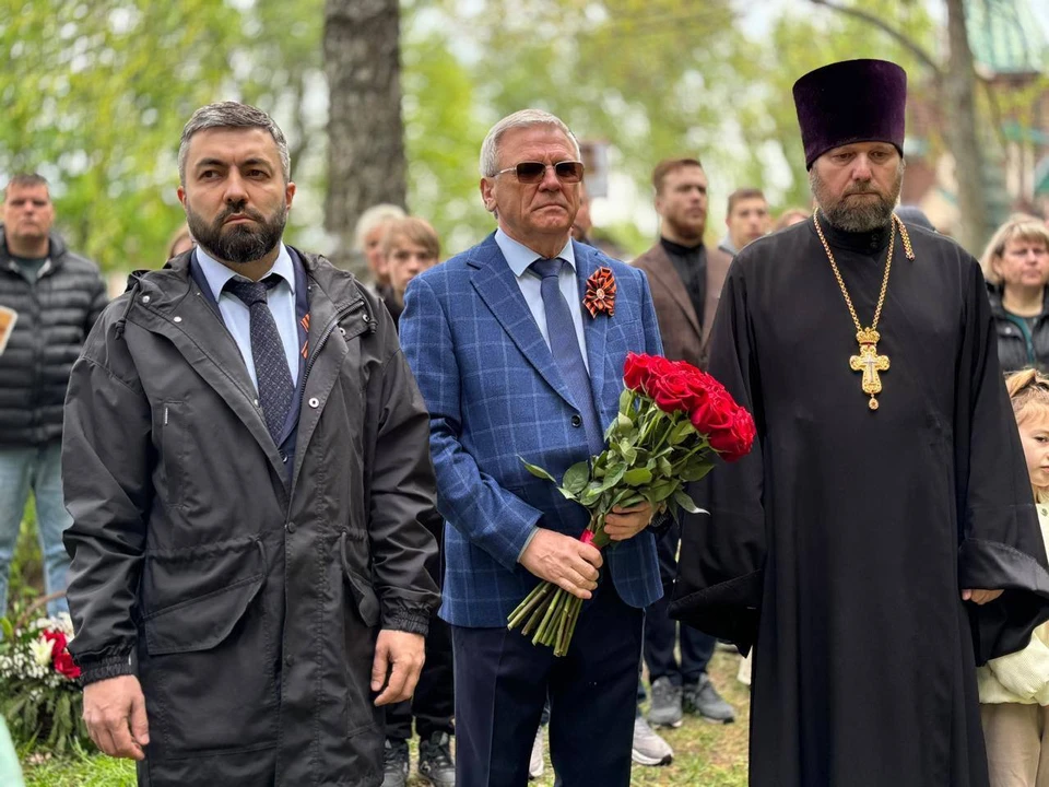 Евгений Люлин принял участие в митинге посвященном 80-летию Победы в Чернухе. Фото: Пресс-служба Законодательного Собрания Нижегородской области