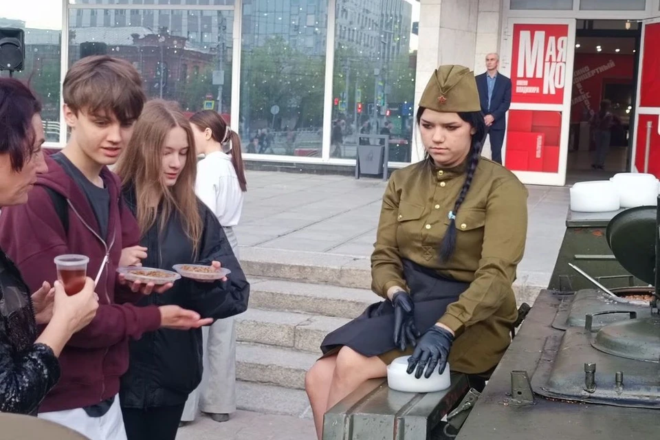 В Новосибирске начала работу полевая кухня.