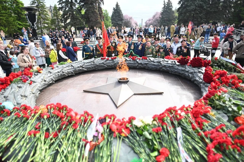 Церемония возложения цветов к Вечному огню прошла в Челябинске