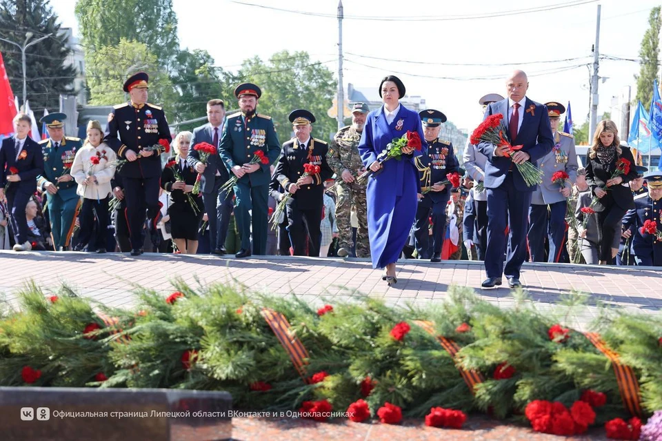 Сегодня все склоняют головы перед погибшими в праведном бою.
