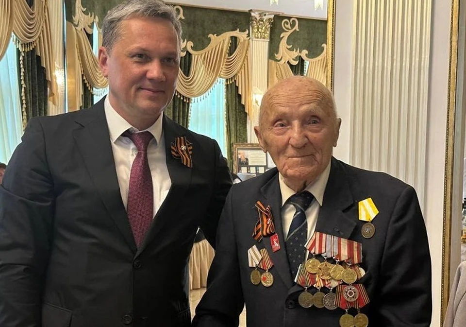 Сегодня у Ивана Филипповича двойной праздник - День Победы и День рождения. Фото: соцсети главы города.