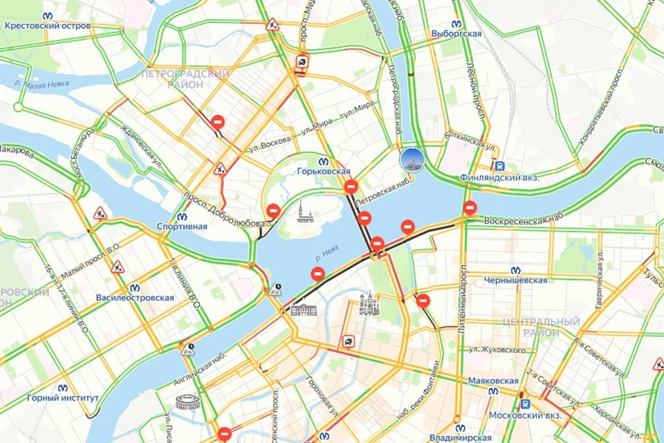Ранее сложности были на подъезде к Литейному и Дворцовому мостам. Фото: Яндекс.Карты