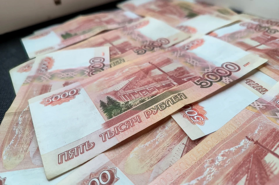 Уехавший из России комик Поперечный* задолжал по коммунальным платежам