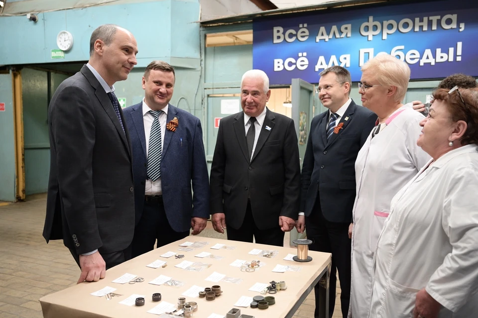 Денис Паслер поручил поддерживать каменских рабочих. Фото: департамент информационной политики Свердловской области