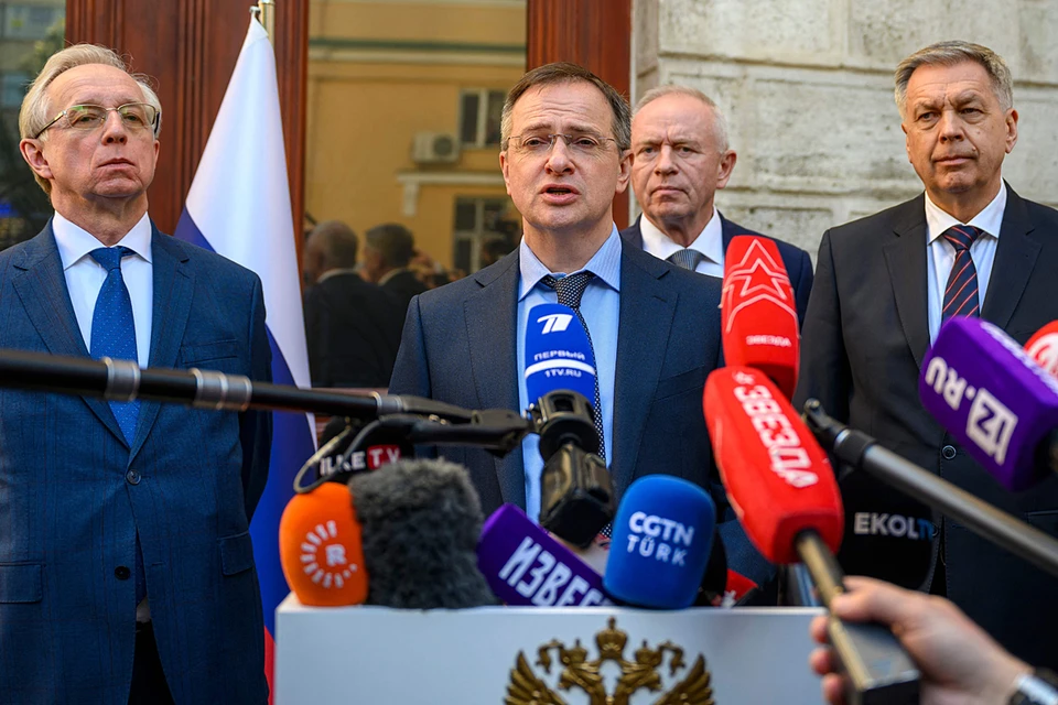 Наша гвардия, отобранная лично Владимиром Путиным, явилась на переговоры ровно в 10 часов утра