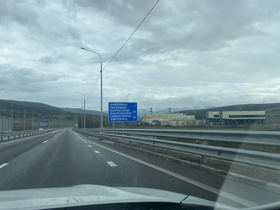 В Крыму перекрыли проезд от Симферополя до Алушты для всех видов транспорта