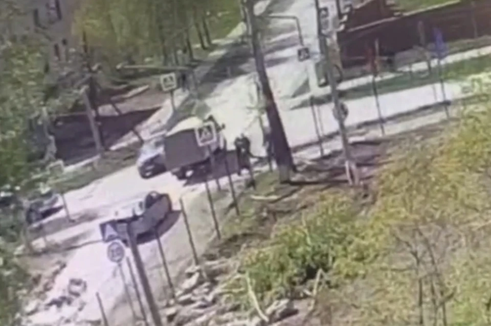 Школьник перебегал дорогу по пешеходному переходу и попал под колеса авто. Фото: Госавтоинспекция Екатеринбурга