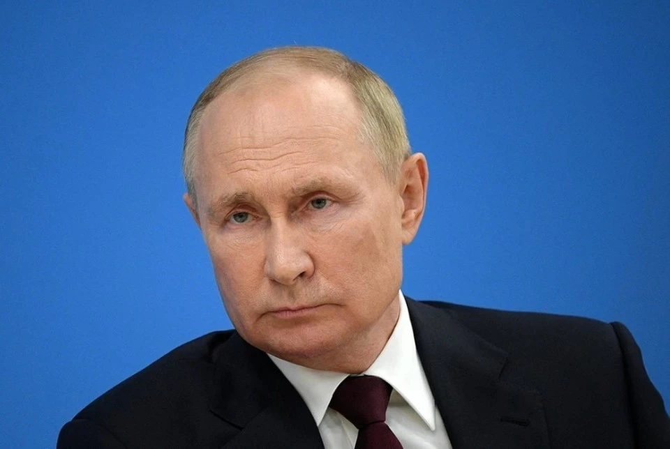 Путин поручил обновить положения указов о госполитике в Арктике