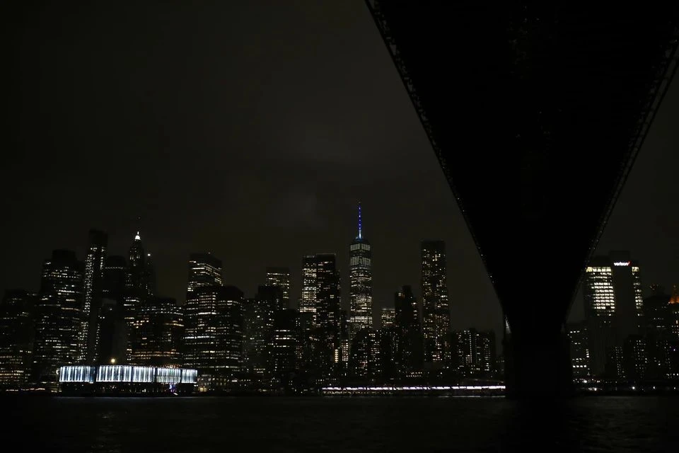 NYP: два человека погибли при столкновении парусника ВМС Мексики с мостом в США
