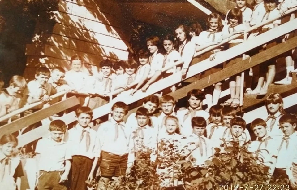 Пионерские лагеря - яркий кусочек советского детства (корр. "КП" в Молдове в самом центре кадра).