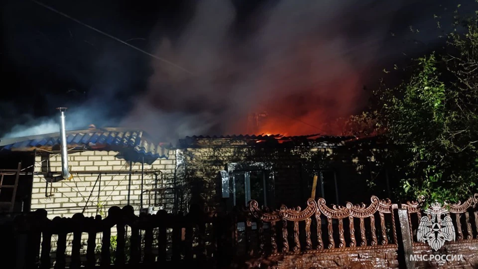 Пожар произошёл в селе Шульгинка. ФОТО: МЧС России