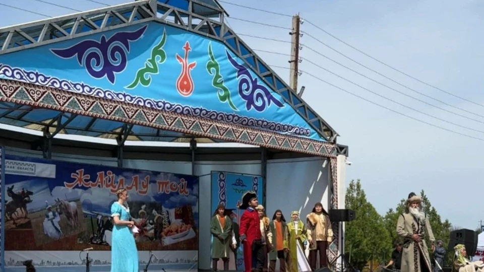 Для ценителей оригинальных сувениров была организована продажа изделий ручной работы