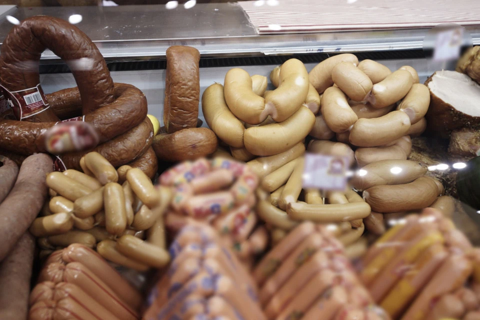 Тверские эксперты обнаружили в них запрещенный "мясной клей".