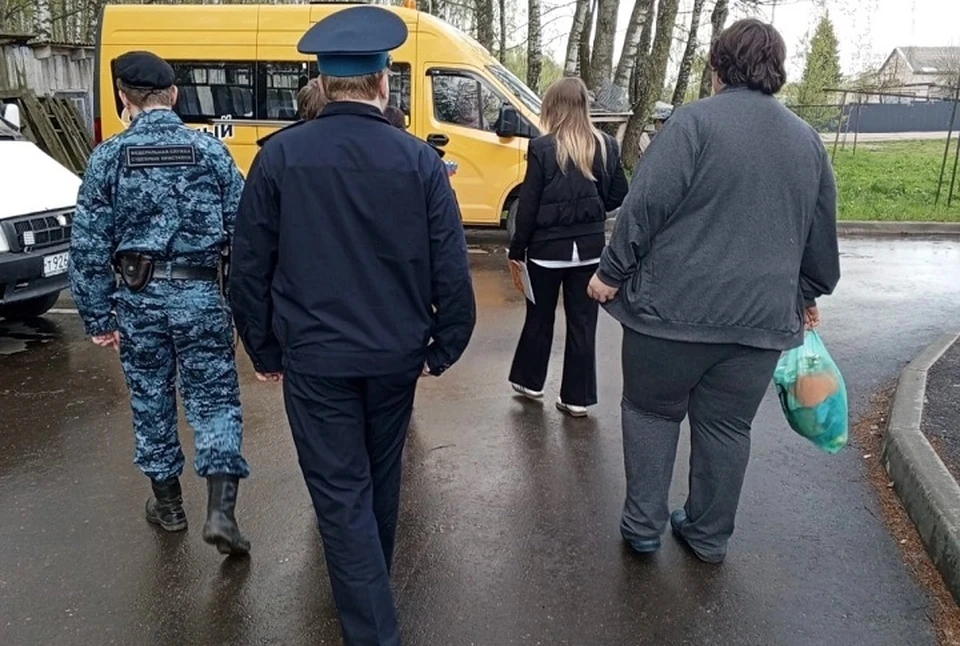 В Ярославской области детей забрали из захламленной квартиры. ФОТО: УФССП по Ярославской области