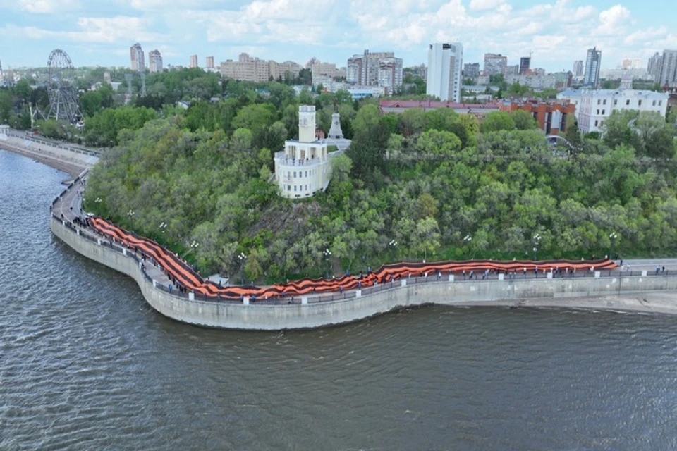 На набережной Амура 300-метровую Георгиевскую ленту. Фото: правительство Хабаровского края.