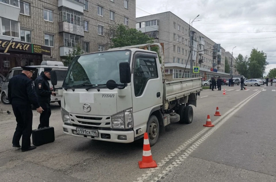 Мама девочки госпитализирована с травмой головы Фото: Госавтоинспекция Свердловской области
