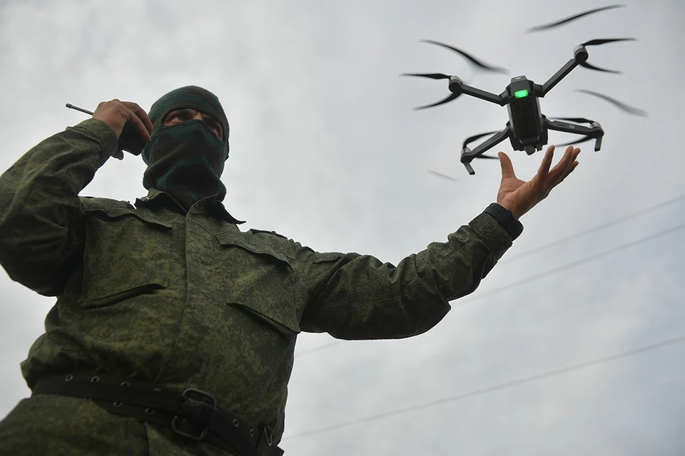 Британские аналитики спрогнозировали возможность ВС РФ атаковать украинские позиции роями из 1000 дронов.