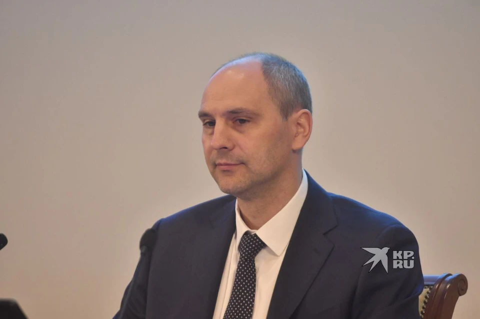 Денис Паслер поздравил уральцев с Днём российского предпринимательства