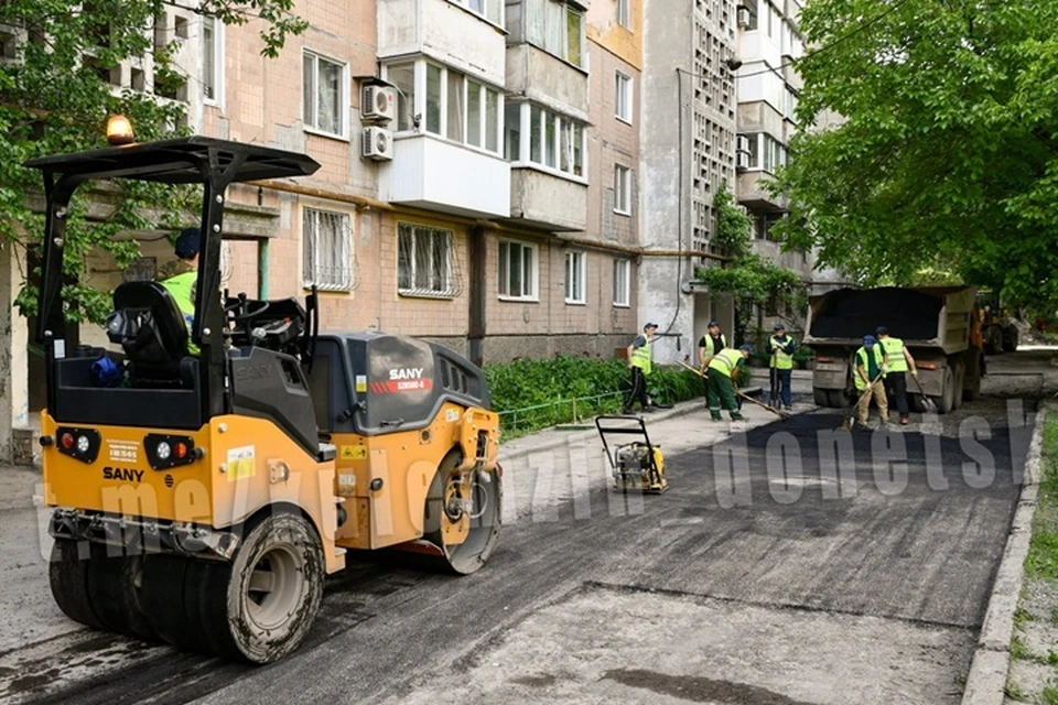 В Киевском районе Донецка стартовал ремонт внутриквартальных дорог. Фото: ТГ/Кулемзин