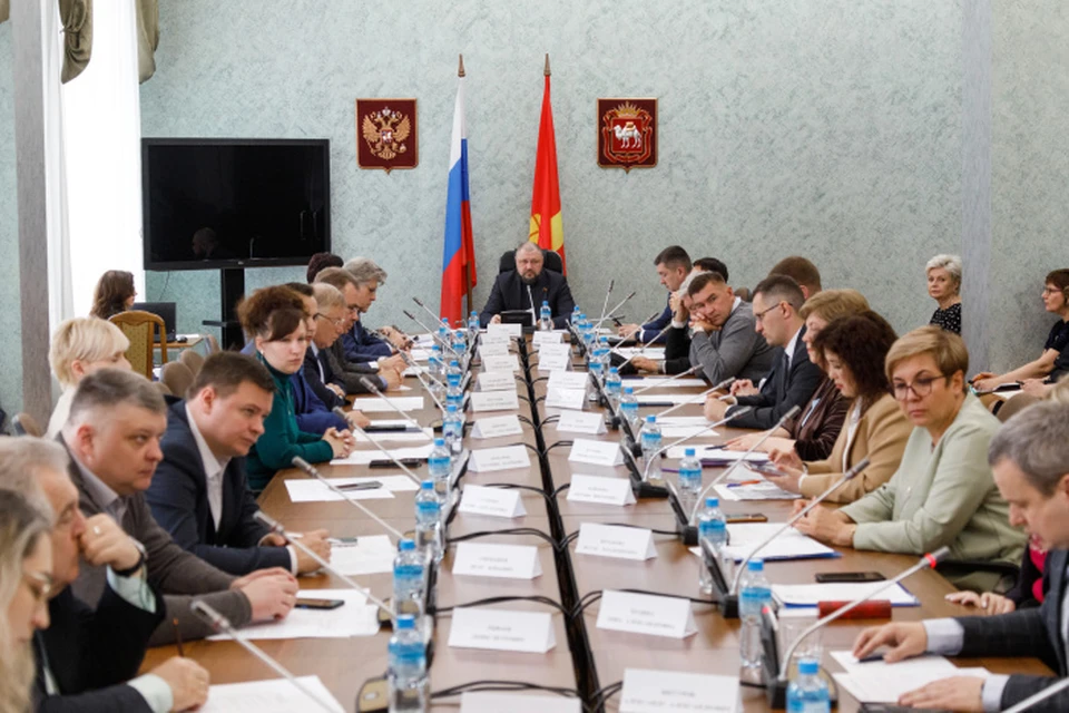 Комитет по социальной политике одобрил новые меры поддержки участников СВО и семей с детьми. Фото: Олег Татаркин.