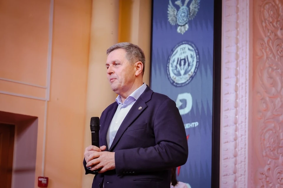 Министр культуры ДНР поздравил жителей региона с Днем библиотек. Фото: ТГ/Желтяков