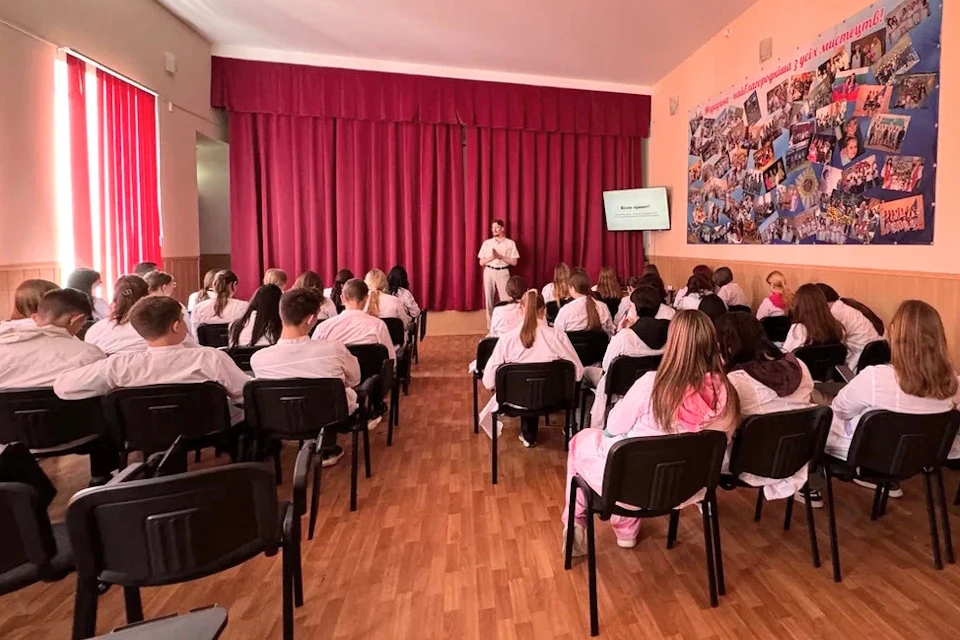 В Геническом медицинском колледже команда «Россия — страна возможностей» презентовала проект «ТопБЛОГ» Фото: платформа "РСВ"
