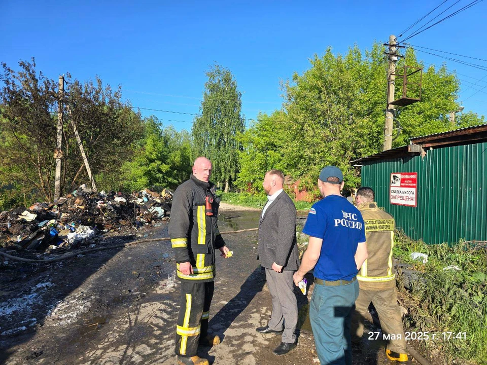 Мусор загорелся на улице Фонвизина в Нижнем Новгороде.