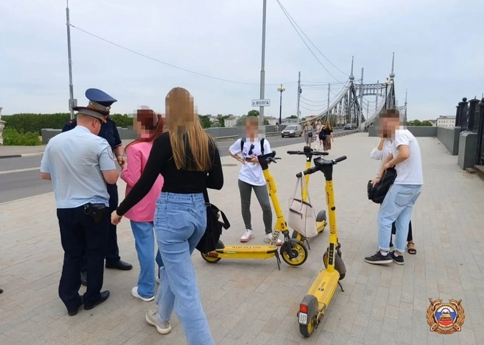 Самокатчиков останавливали на ходу. Фото: пресс-служба УМВД по Тверской области