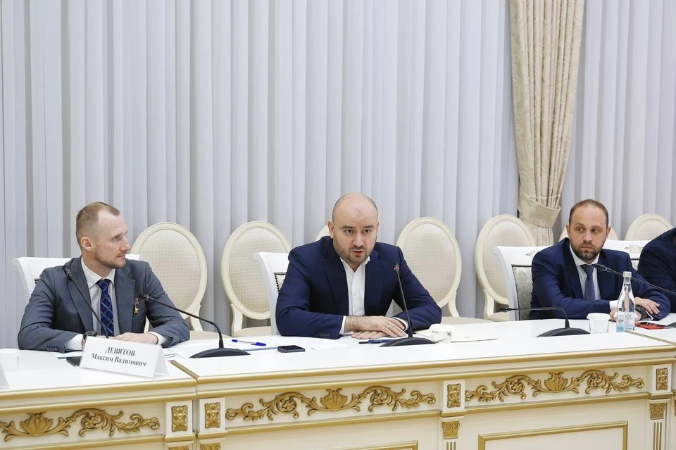Губернатор встретился с выпускниками программы. Фото: пресс-служба правительства Самарской области