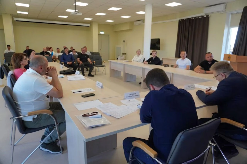 Участники совещания обсудили развитие спортивной инфраструктуры Фото: минспорт ХО