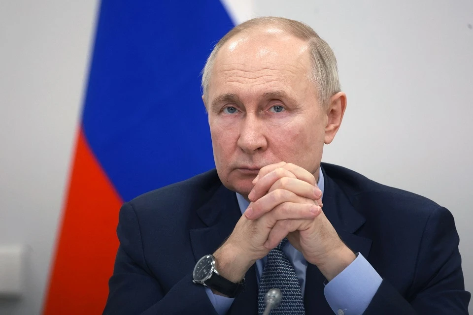Путин отложил звонок ради стиха от ребенка: президент снял трубку на секунду и что-то прошептал
